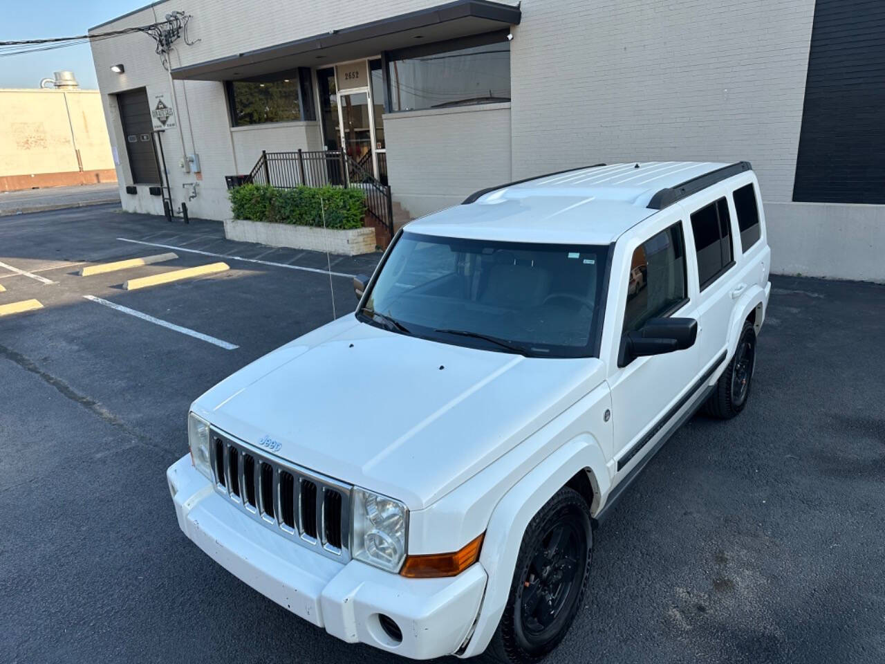 2007 Jeep Commander for sale at Sarenco Auto Inc in Dallas, TX