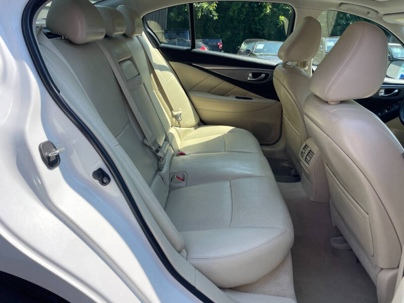 2015 Infiniti Q50 Premium