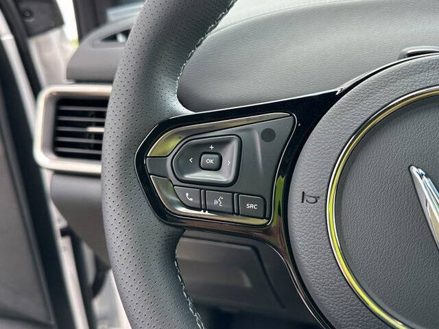 2025 VinFast VF8 Plus