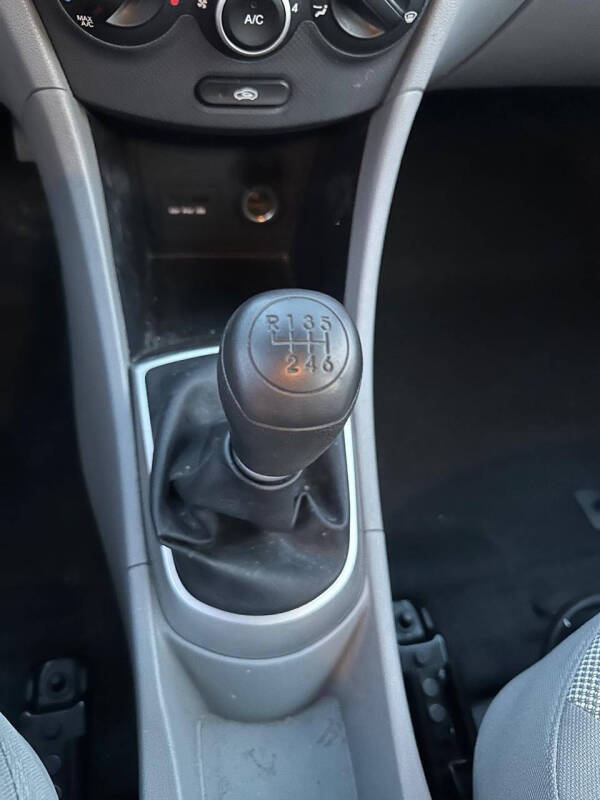 2012 Hyundai Accent GLS