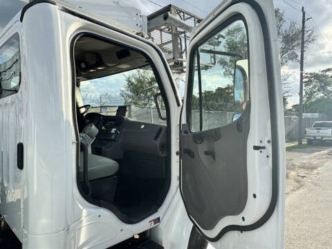 2019 Freightliner M2 106