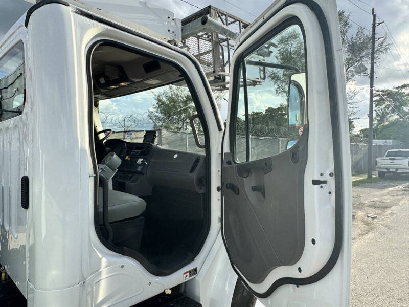 2019 Freightliner M2 106