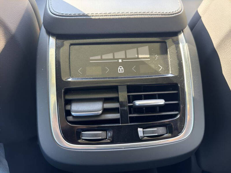 2024 Volvo XC90 B5 Core Bright Theme