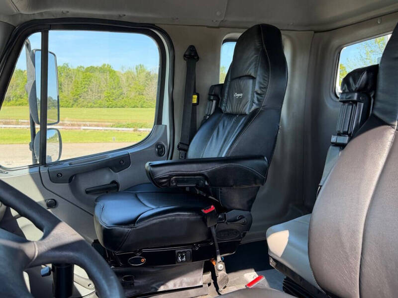 2014 Freightliner 108 SD