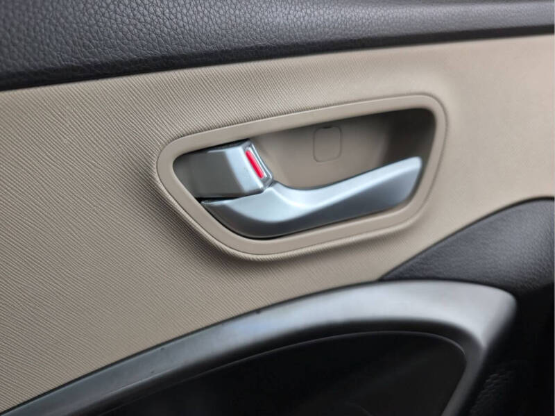 2017 Hyundai Santa Fe SE