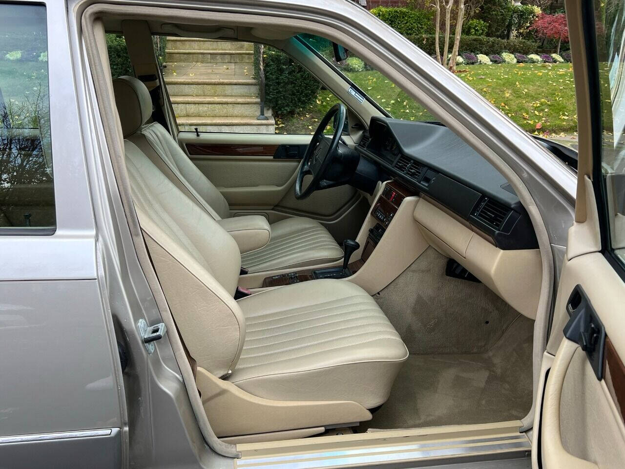 1990 Mercedes-Benz 300-Class  - $6,900