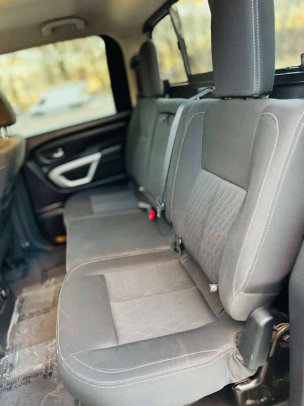 2017 Nissan Titan SV