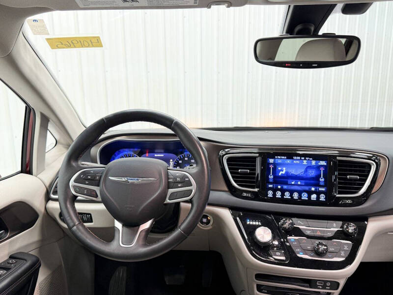2017 Chrysler Pacifica Touring-L Plus