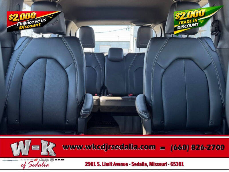 2026 Chrysler Pacifica Select