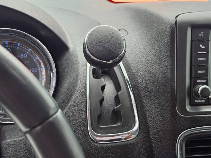 2016 Chrysler Town and Country Touring