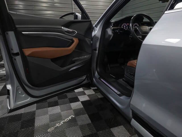 2022 Audi e-tron quattro Premium Plus