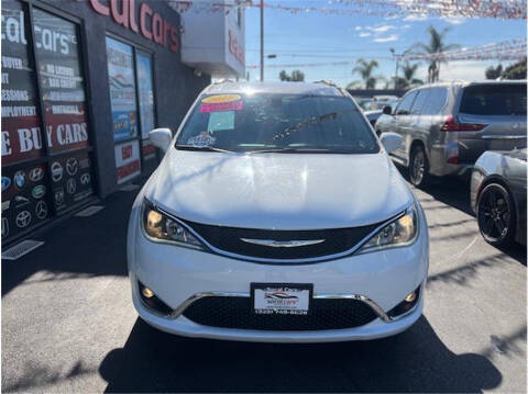 2017 Chrysler Pacifica Touring-L Plus