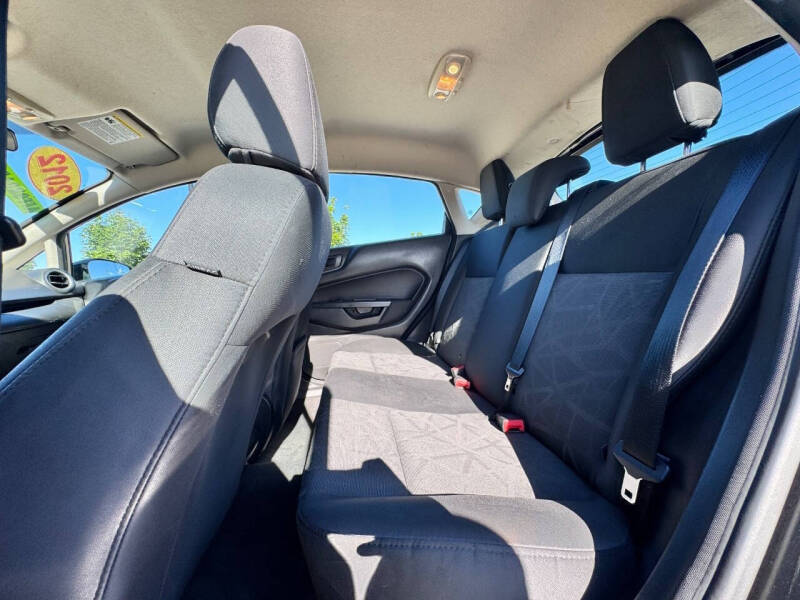 2012 Ford Fiesta SE