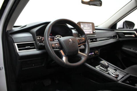 2022 Mitsubishi Outlander ES