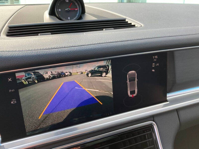 2023 Porsche Panamera 4 Platinum Edition