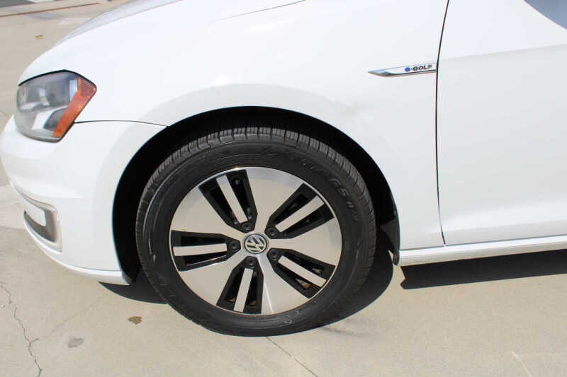 2016 Volkswagen e-Golf SE