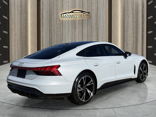 2024 Audi e-tron GT quattro Premium Plus