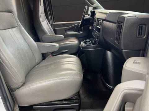 2023 GMC Savana 2500