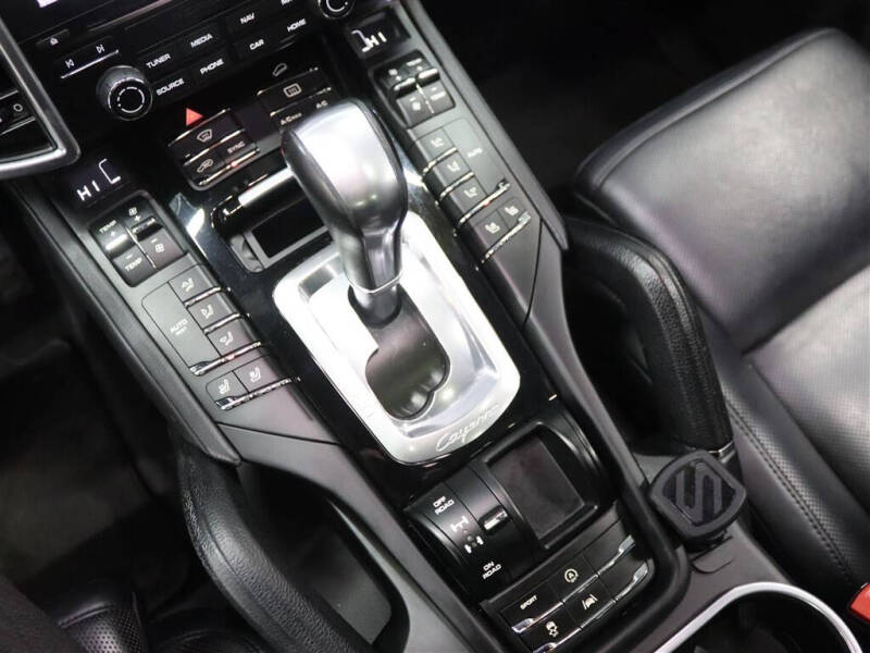 2017 Porsche Cayenne Platinum Edition