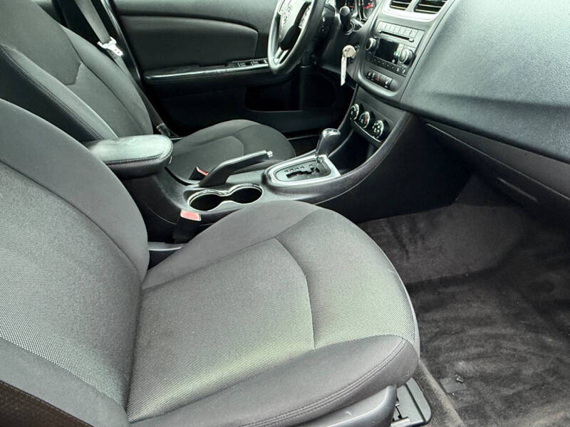 2012 Dodge Avenger SE V6