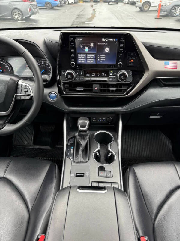 2022 Toyota Highlander Hybrid XLE