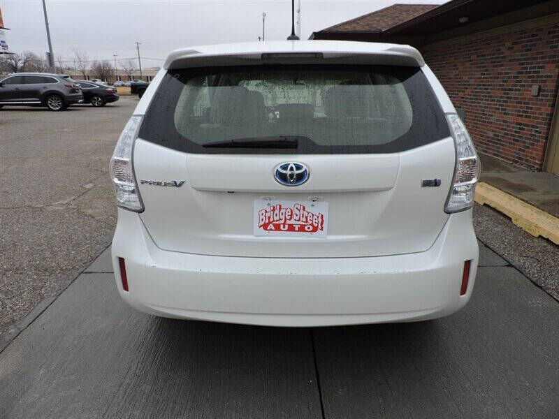 2014 Toyota Prius v Two