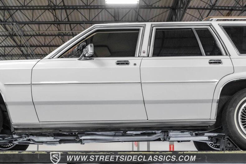 1990 Ford LTD Crown Victoria