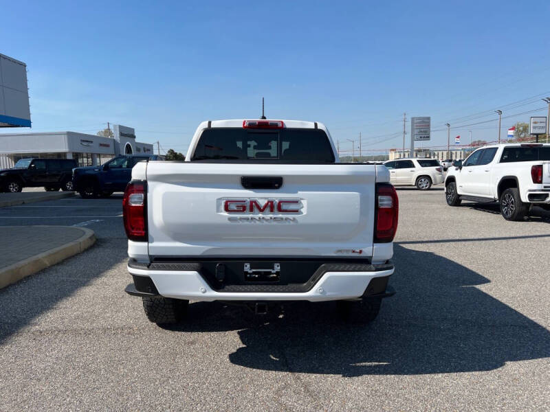 2024 GMC Canyon AT4