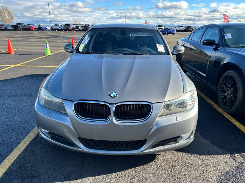 2011 BMW 3 Series 328i photo 2