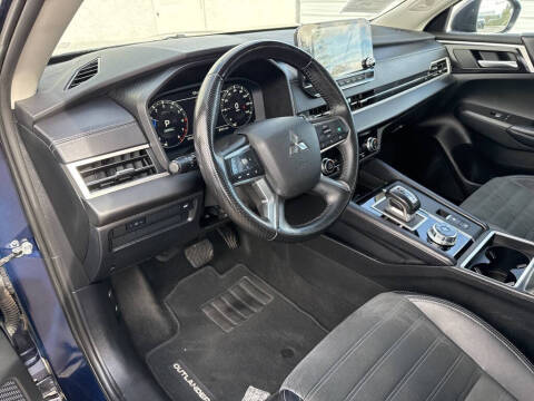 2024 Mitsubishi Outlander SE