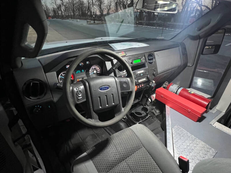 2016 Ford F550 null photo 14