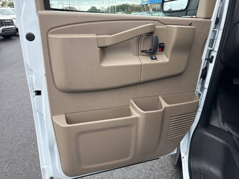 2025 Chevrolet Express 3500