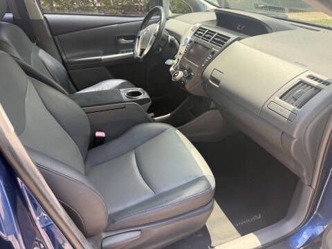 2013 Toyota Prius v Five