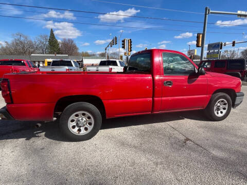 2006 Chevrolet Silverado 1500 for sale at SpringField Select Autos in Springfield IL