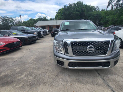 2017 Nissan Titan SV