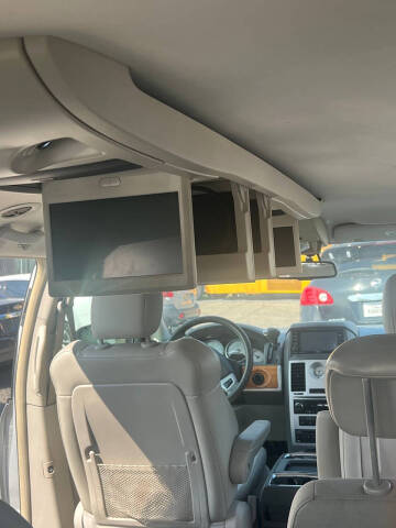 2009 Chrysler Town and Country Limited