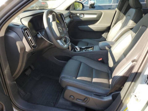 2024 Volvo XC40 B5 Plus Dark Theme