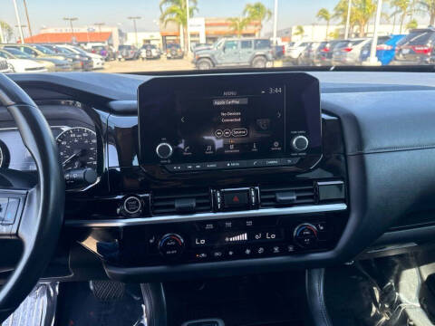 2024 Nissan Pathfinder SV