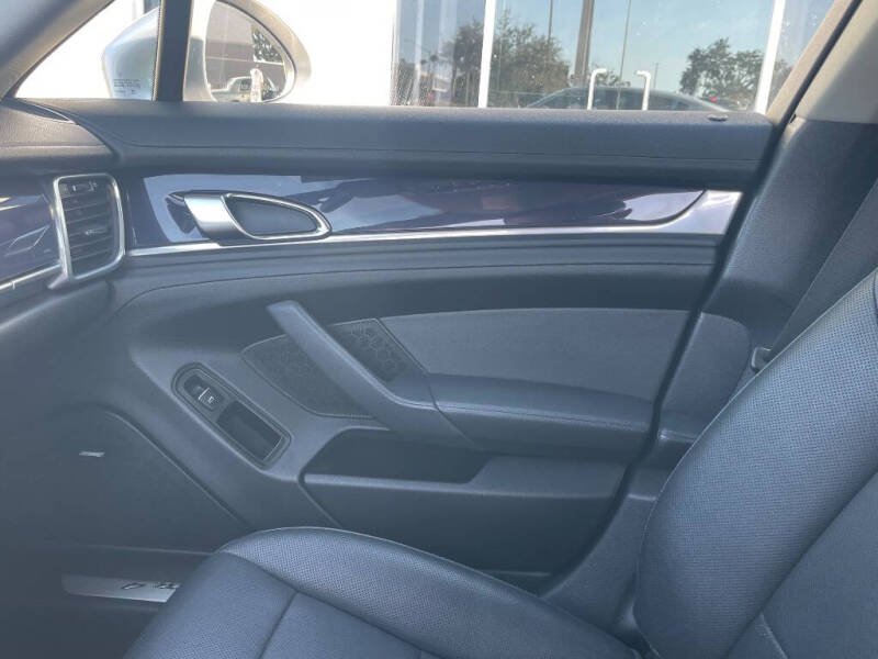 2011 Porsche Panamera 4