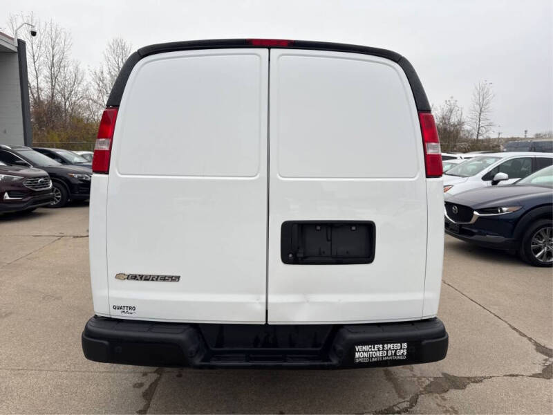 2022 Chevrolet Express 2500