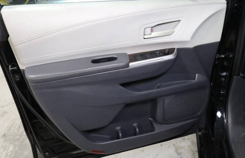 2021 Toyota Sienna LE 8-Passenger