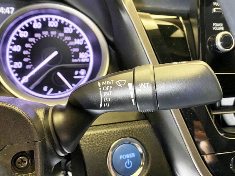 2022 Toyota Camry Hybrid XLE