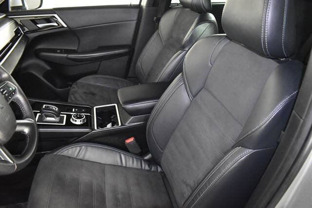 2023 Mitsubishi Outlander SE