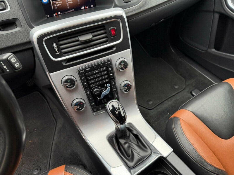 2018 Volvo V60 Cross Country T5 Premier