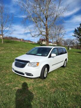 2016 Chrysler Town and Country for sale at Autos Unlimited in Radford VA