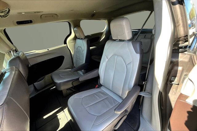 2017 Chrysler Pacifica Touring-L