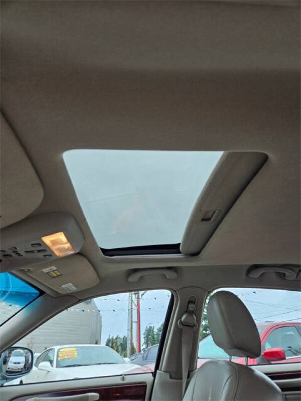 2005 Lincoln Town Car Signature Limited