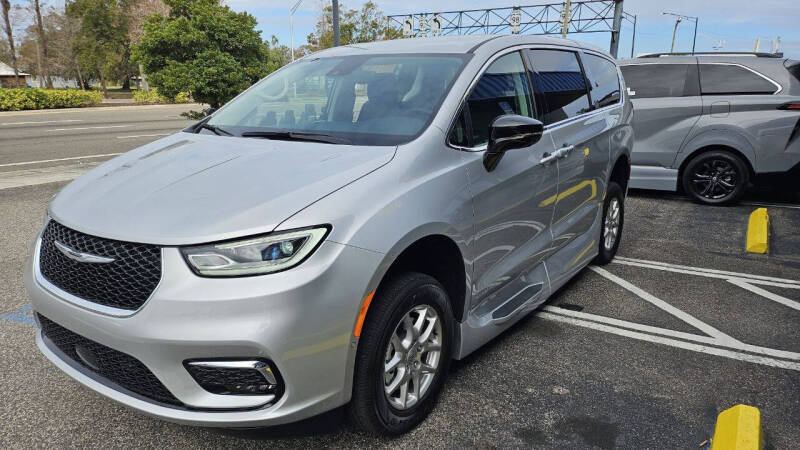 2024 Chrysler Pacifica Touring L