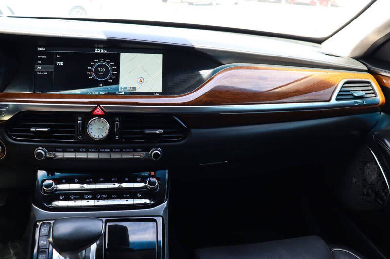 2017 Genesis G90