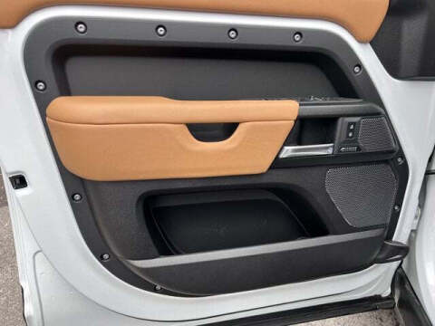 2023 Land Rover Defender 110 V8